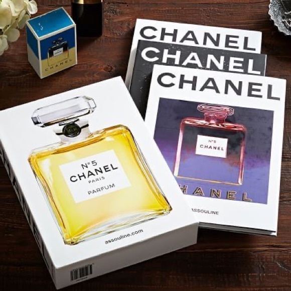 Chanel Coffee Book Table - Home Accessories 🖤 - Picture 6 of 11